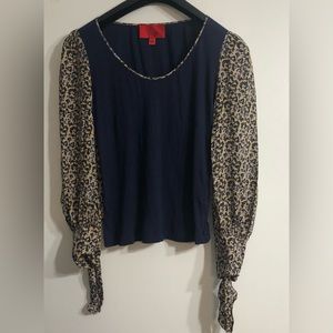 Zac Posen Wome’s Knit dressing Top Cheetah neckline and Long Sleeves Blue. L
